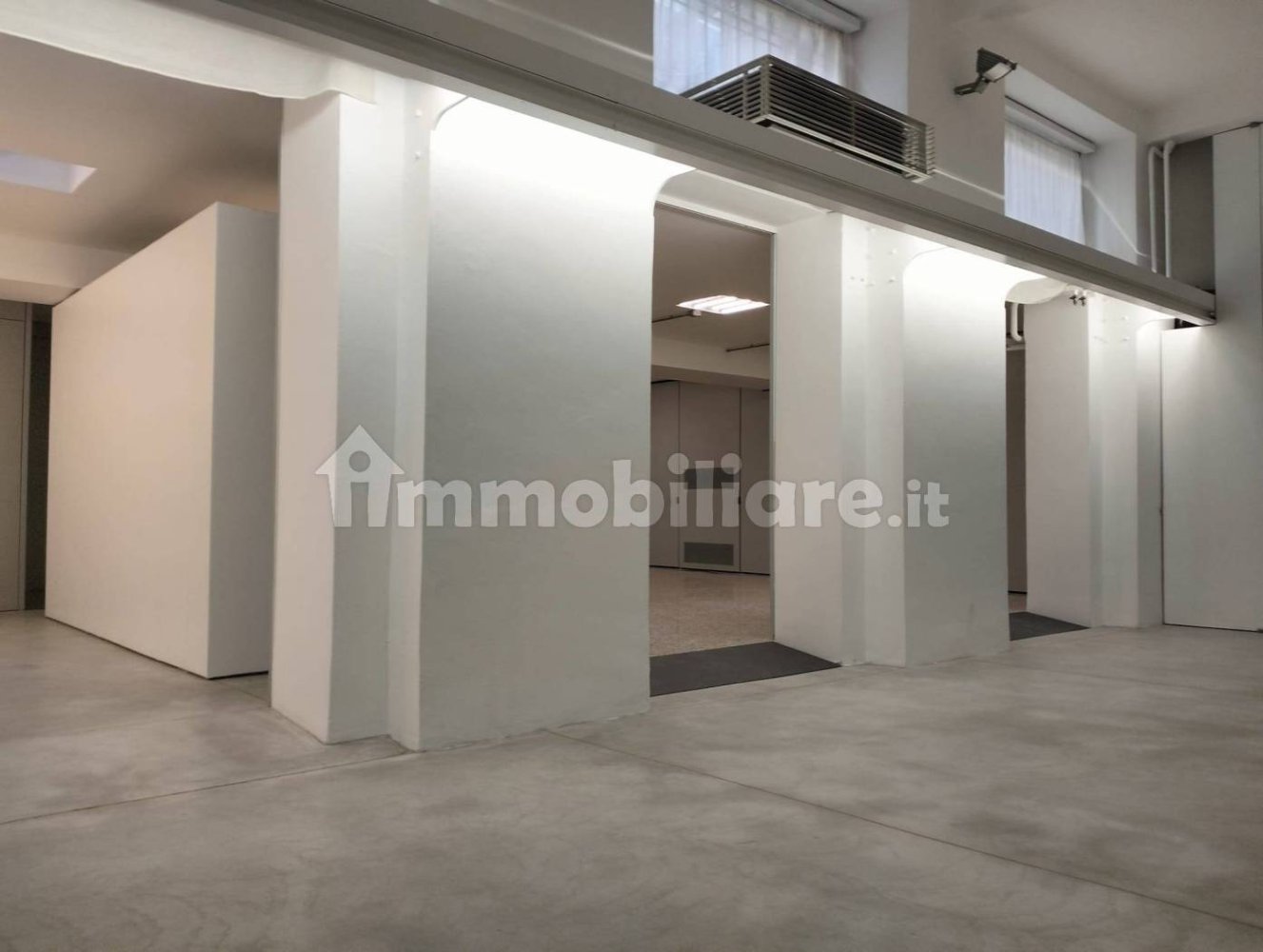 Entrepôt à Milan, Italy 174m² No. 397273