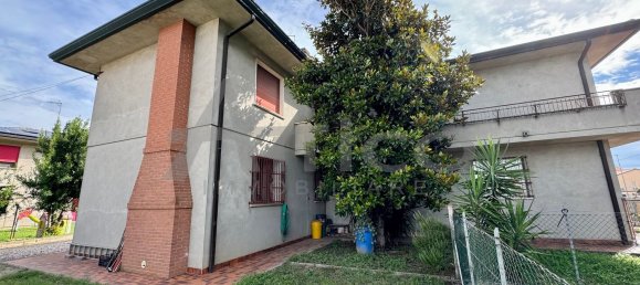 6 rooms House in Villadose, Italy No. 175845 3