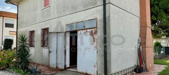 6 rooms House in Villadose, Italy No. 175845 18