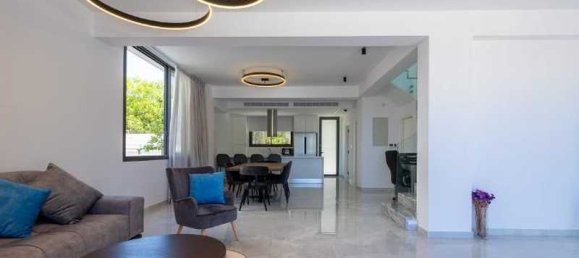 4 bedrooms Villa in Chloraka, Cyprus No. 14735 2