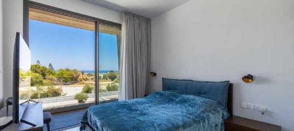 4 bedrooms Villa in Chloraka, Cyprus No. 14735 3