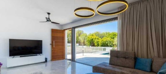 4 bedrooms Villa in Chloraka, Cyprus No. 14735 5