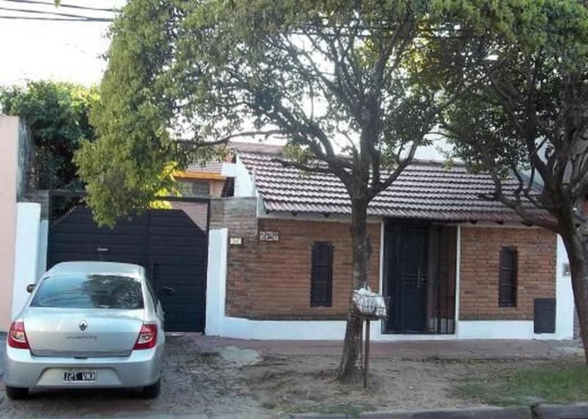4 bedrooms House in Tres de Febrero, Argentina No. 56648