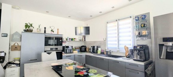 Casa de 4 dormitorios en Saint-Martin-de-Crau, France No. 345940 6