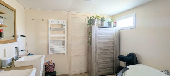 Casa de 4 dormitorios en Saint-Martin-de-Crau, France No. 345940 8