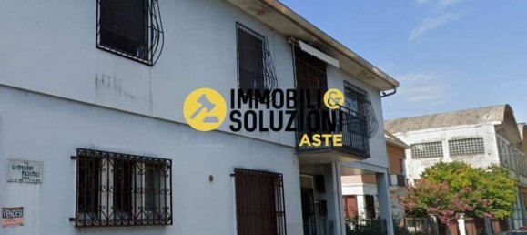 Квартира с 2 комнатами в Виджевано, Италия № 180442 3