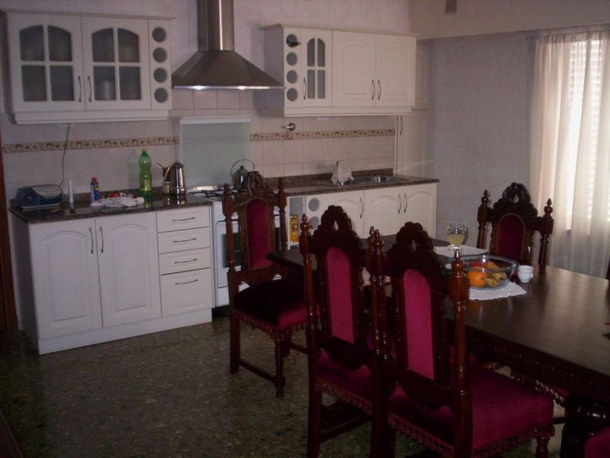 3 bedrooms House in Almirante Brown, Argentina No. 84044