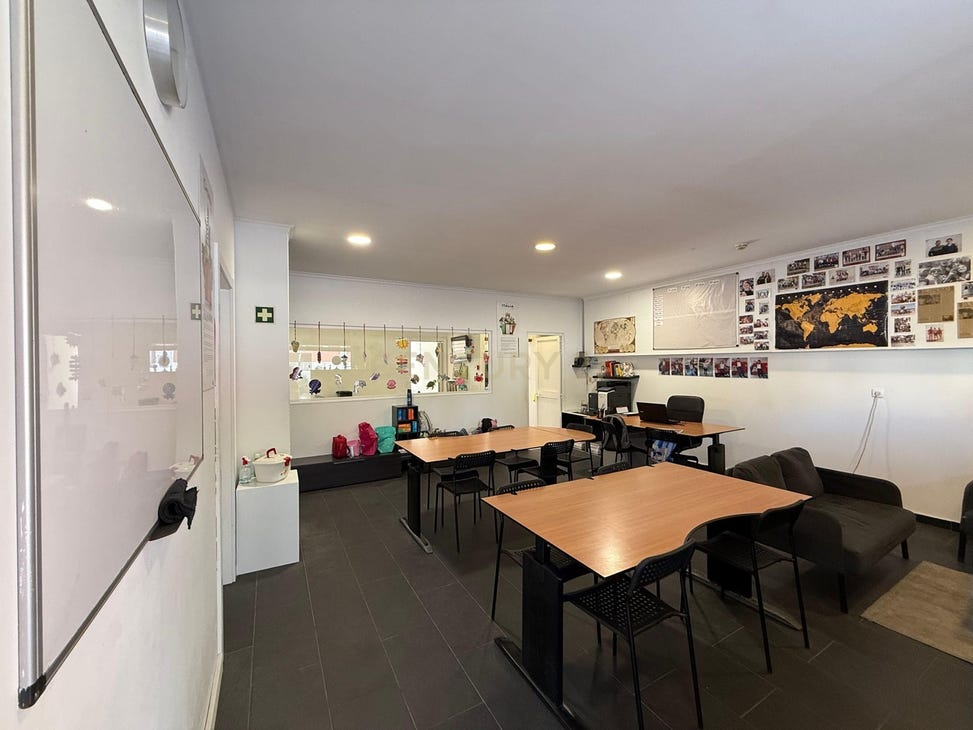  عقار تجاري في Corroios, Portugal 116متر مربع رقم 249221