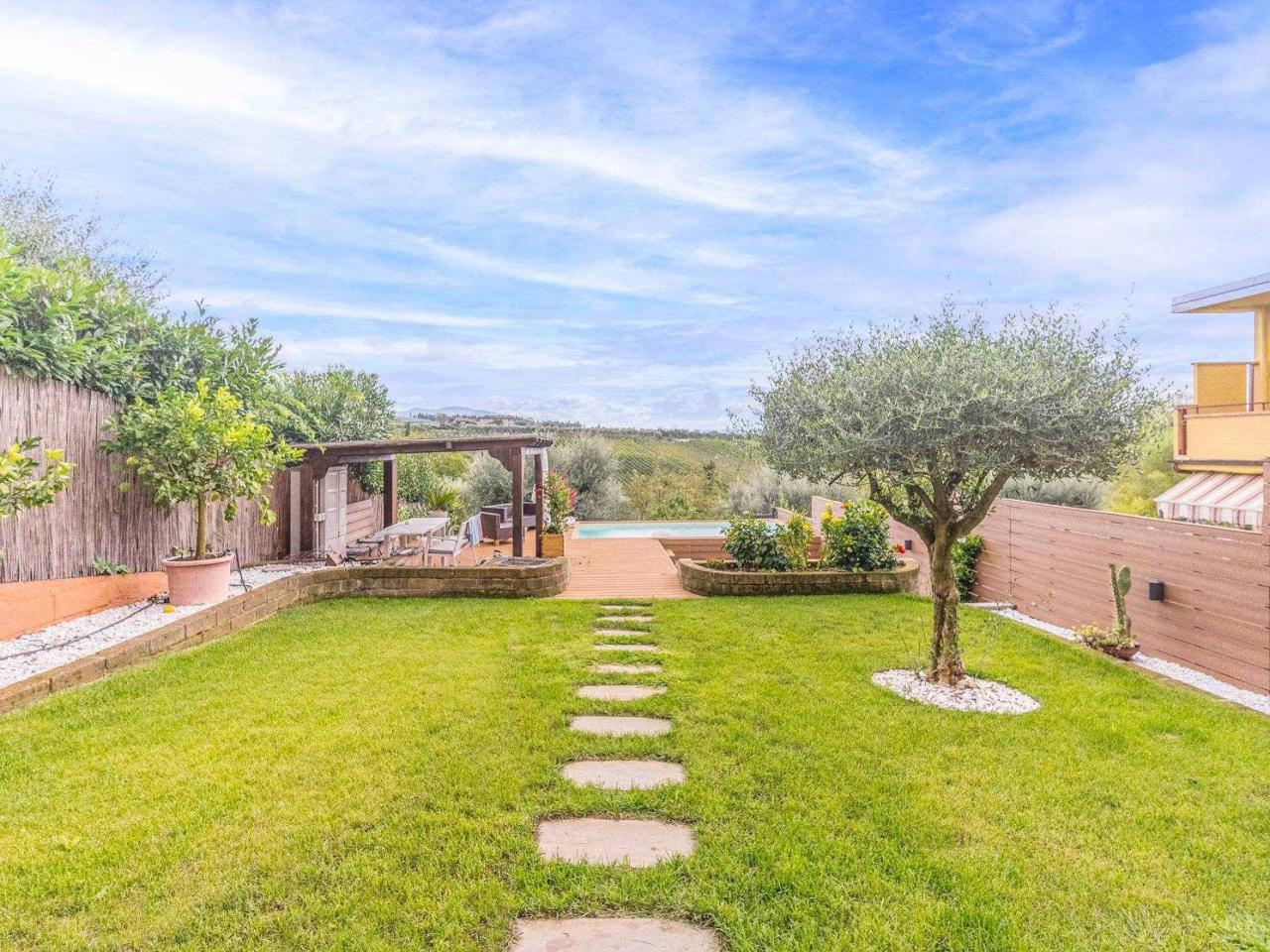 Дом с 6 комнатами в Баньо а Риполи, Италия № 142090