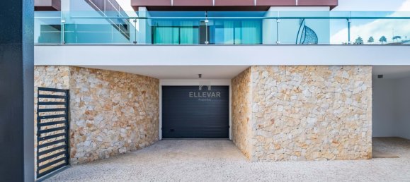 3 bedrooms Villa in Funchal, Portugal No. 132760 2