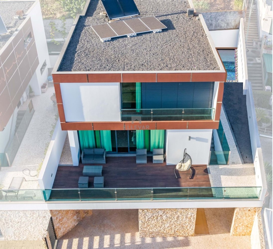 3 bedrooms Villa in Funchal, Portugal No. 132760