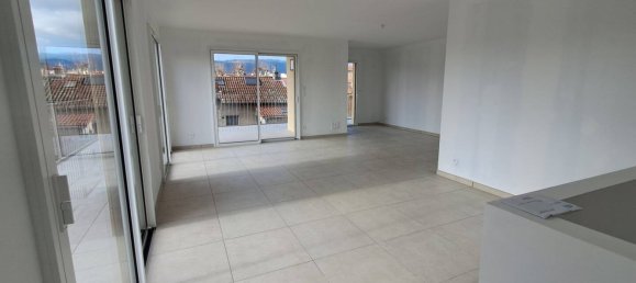 3 Schlafzimmer Wohnung in Montbrison, France, Nr. 361708 2