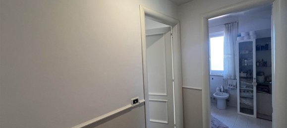 Villa de 9 divisões em Monterotondo, Italy N.º 297122 8