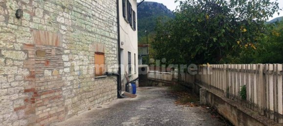 Imóvel comercial de 3 divisões em Gubbio, Italy N.º 104626 11
