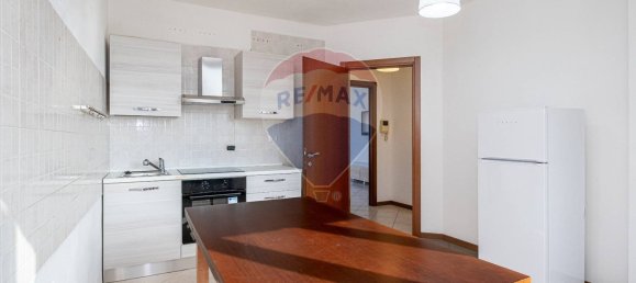 3 bedrooms Apartment in Vanzago, Italy No. 358036 2