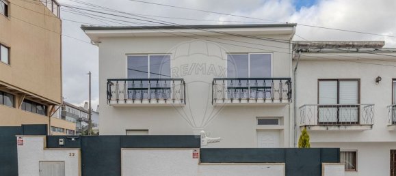 5 bedrooms House in Paredes, Portugal No. 25097 3