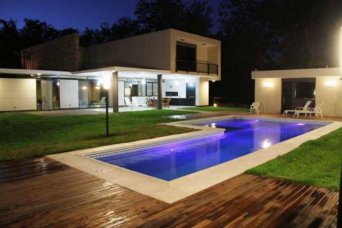 Casa de 4 dormitorios en Pilar, Argentina No. 17936