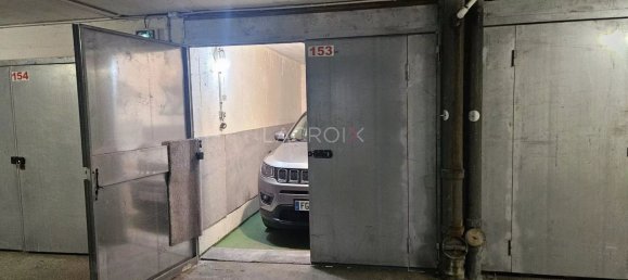 Parking à Gentilly, France No. 292981 2