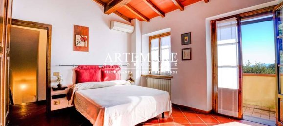 3 Schlafzimmer Villa in Pietrasanta, Italy, Nr. 81413 29