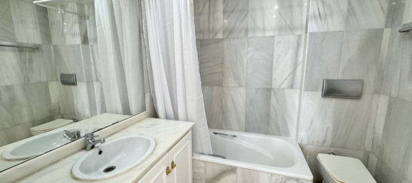 4 bedrooms Townhouse in Estepona, Spain No. 155727 10