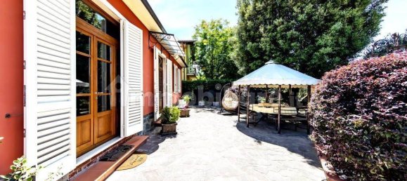 2 bedrooms Villa in Pescia, Italy No. 292083 2