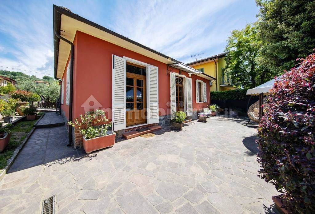 2 bedrooms Villa in Pescia, Italy No. 292083