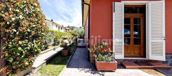 2 bedrooms Villa in Pescia, Italy No. 292083 4