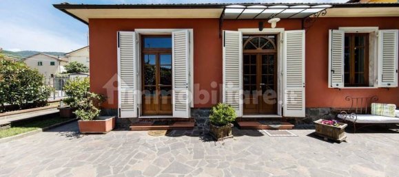 2 bedrooms Villa in Pescia, Italy No. 292083 3