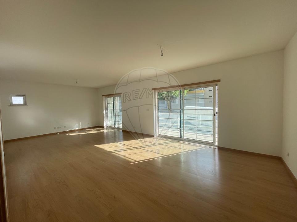 3 bedrooms Apartment in Barreiro, Portugal No. 264668