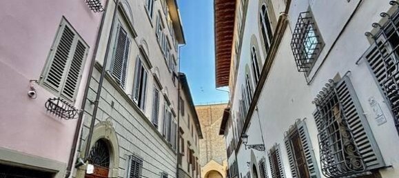 4 rooms Apartment in Florence, Italy No. 42019 2