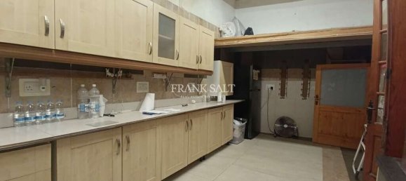 Дом с 4 спальнями в Корми, Мальта № 2063 7