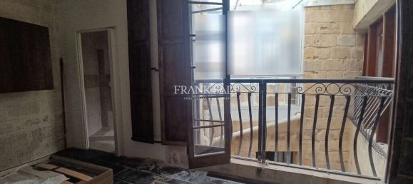 Дом с 4 спальнями в Корми, Мальта № 2063 12