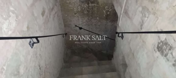 Дом с 4 спальнями в Корми, Мальта № 2063 16