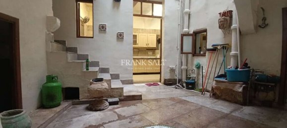 Дом с 4 спальнями в Корми, Мальта № 2063 4