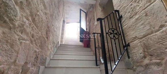 Дом с 4 спальнями в Корми, Мальта № 2063 14