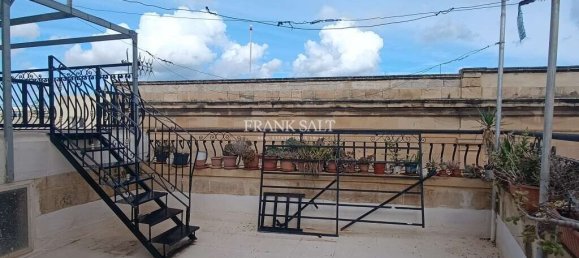 Дом с 4 спальнями в Корми, Мальта № 2063 15