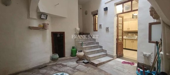 Дом с 4 спальнями в Корми, Мальта № 2063 3