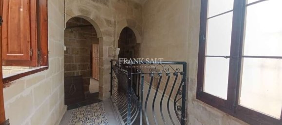 Дом с 4 спальнями в Корми, Мальта № 2063 13