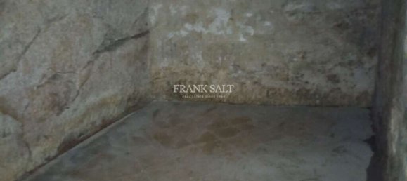 Дом с 4 спальнями в Корми, Мальта № 2063 17