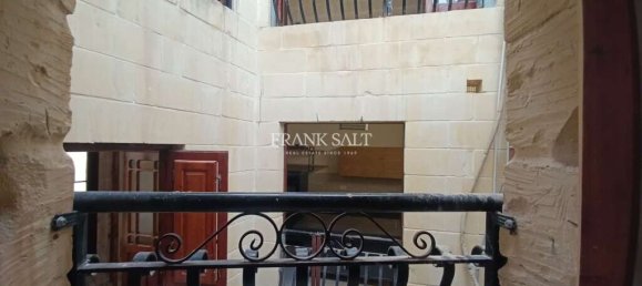 Дом с 4 спальнями в Корми, Мальта № 2063 11