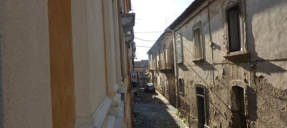 2 rooms Apartment in Vibo Valentia, Italy No. 66898 2