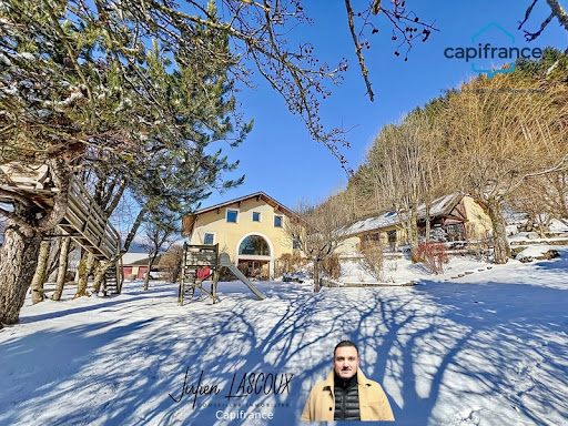 5 bedrooms House in Isere, France No. 197411