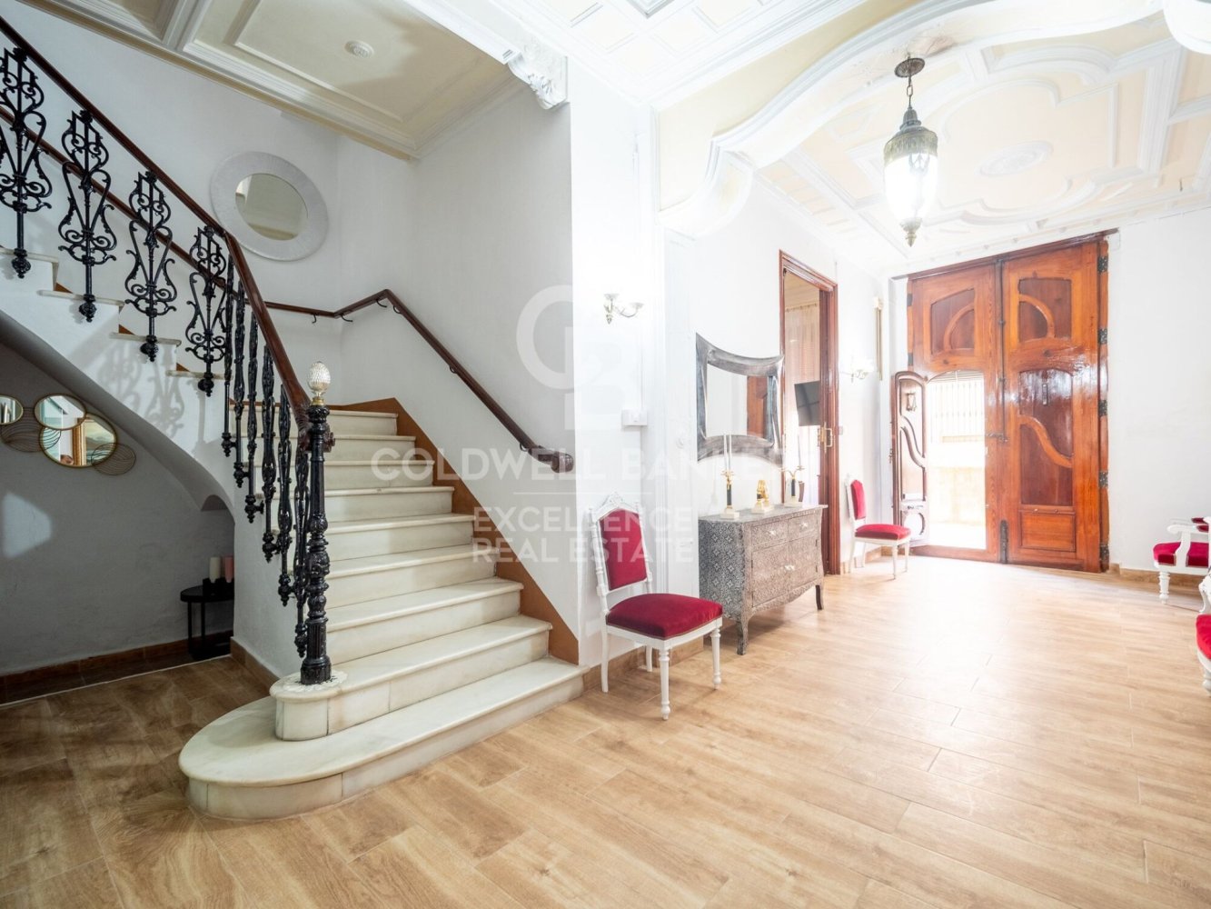 Casa de 5 dormitorios en Oliva, Spain No. 294795