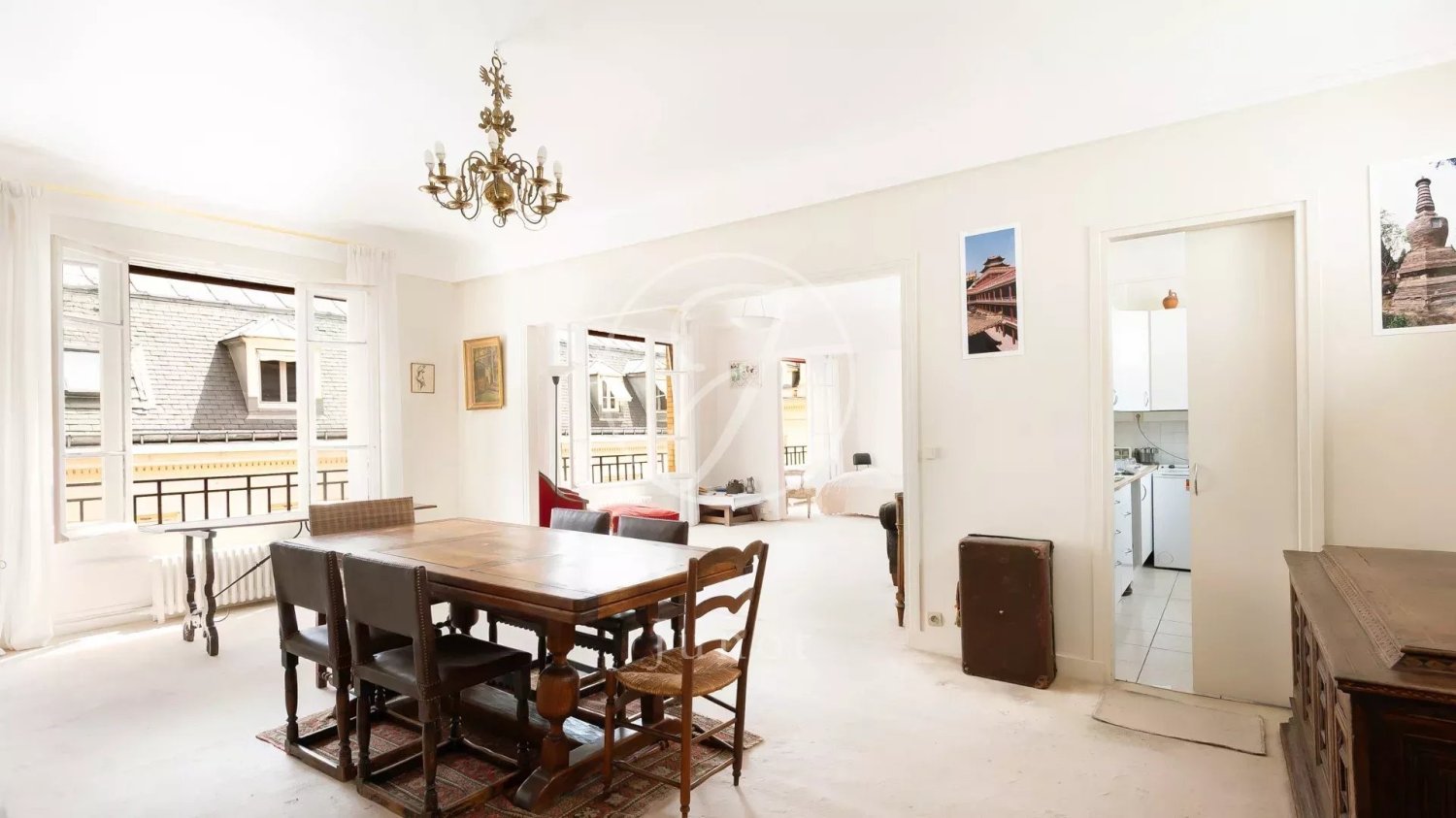 4 bedrooms Apartment in Paris, France No. 291711