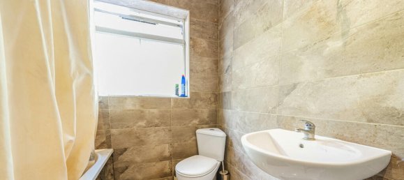 2 bedrooms House in London, United Kingdom No. 7777 5