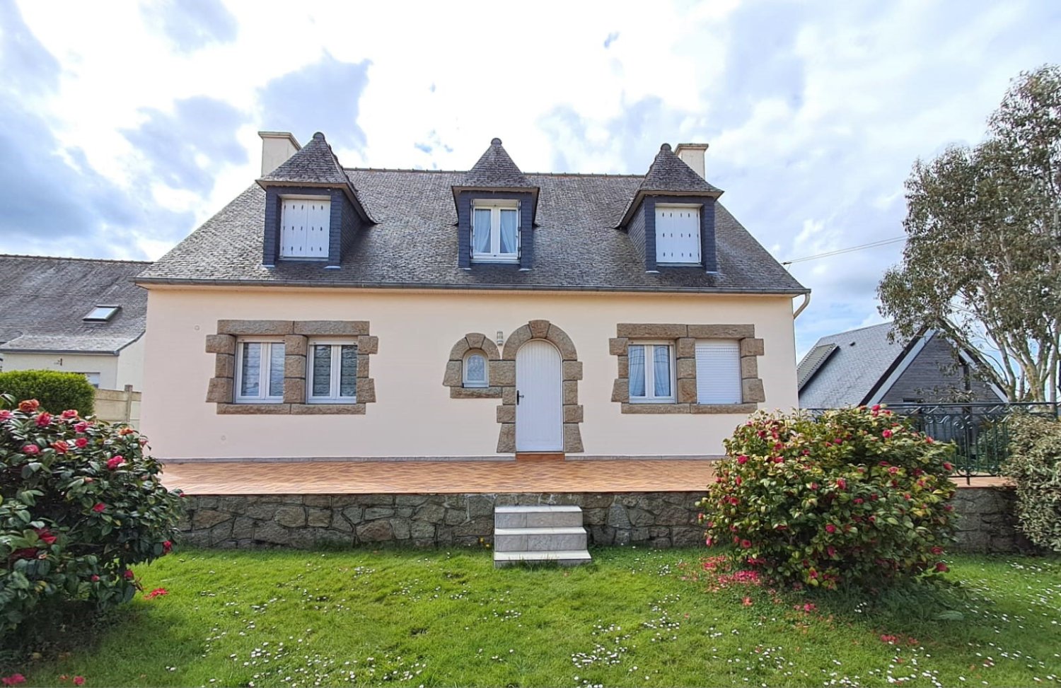 Casa T5 em La Roche-Jaudy, France N.º 105258
