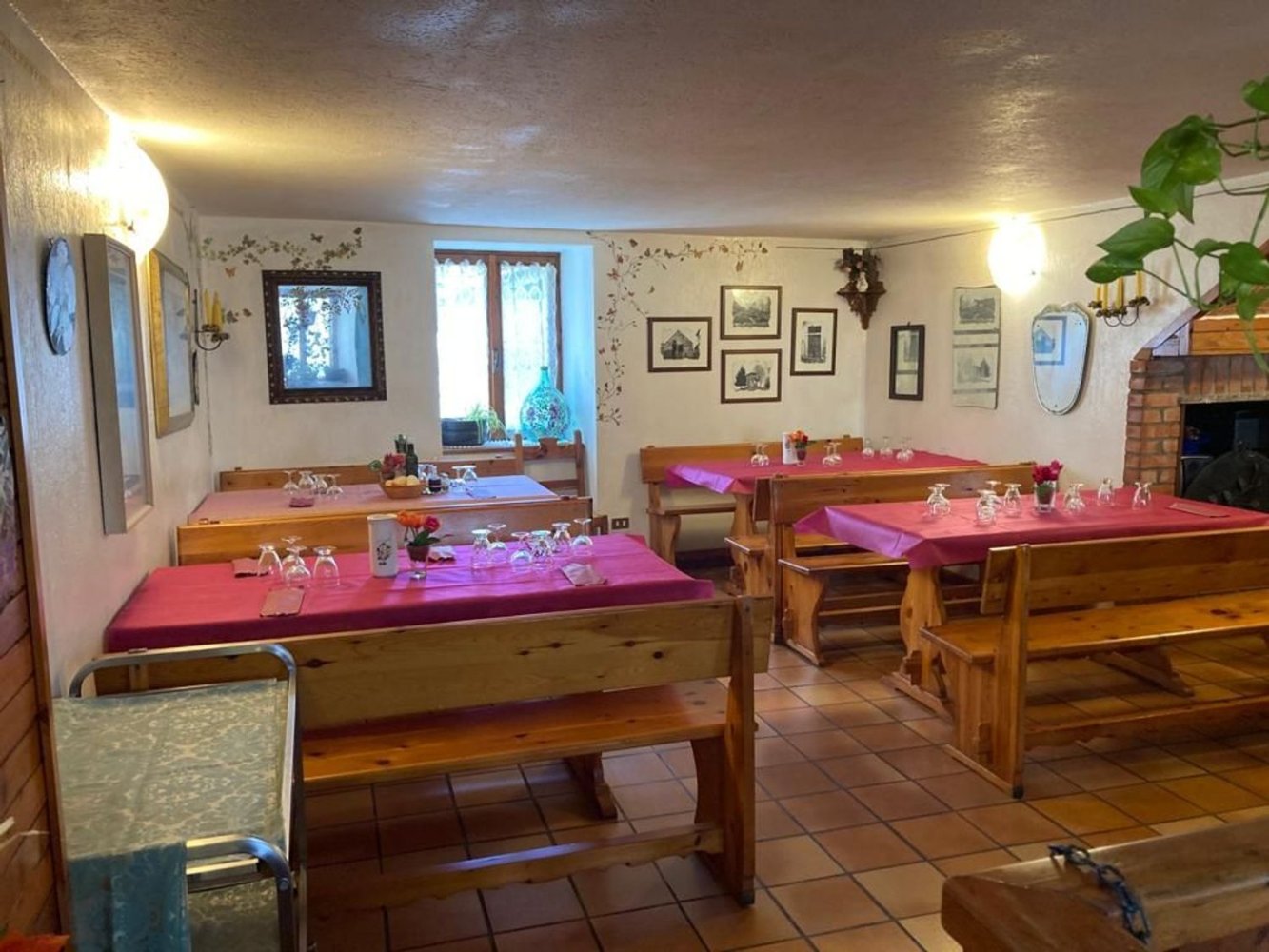 Propriété commerciale à Taleggio, Italy 208m² No. 255226