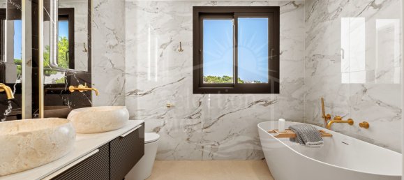 4 bedrooms Villa in Marbella, Spain No. 233016 16