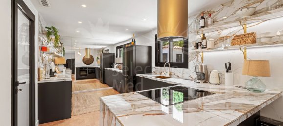 4 bedrooms Villa in Marbella, Spain No. 233016 12