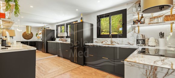 4 bedrooms Villa in Marbella, Spain No. 233016 9